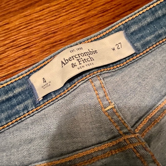 Abercrombie & Fitch Light Wash Skinny Jeans 4 - Picture 7 of 8